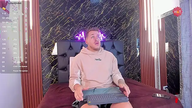 Snapshot of keane_lee chatting on 10.04.25 keane lee online show from 10.04.25