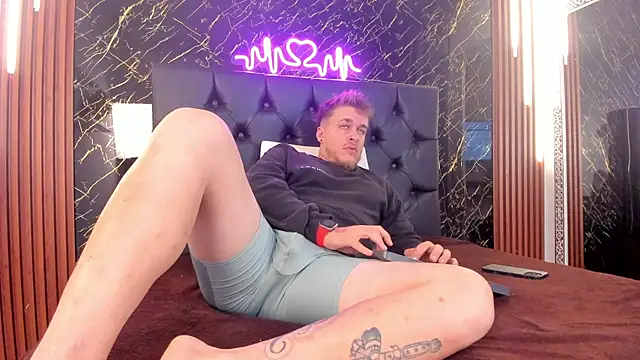 Snapshot of keane_lee chatting on 10.17.25 keane lee online show from 10.17.25