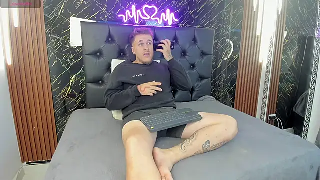 Snapshot of keane_lee chatting on 10.27.25 keane lee online show from 10.27.25