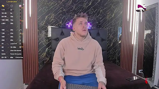 Snapshot of keane_lee chatting on 10.28.25 keane lee online show from 10.28.25