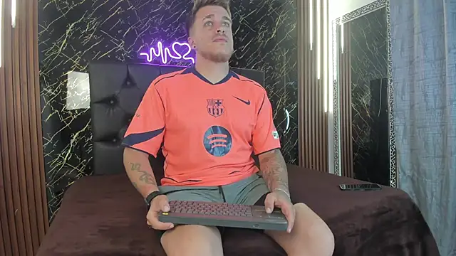 Snapshot of keane_lee chatting on 10.31.25 keane lee online show from 10.31.25