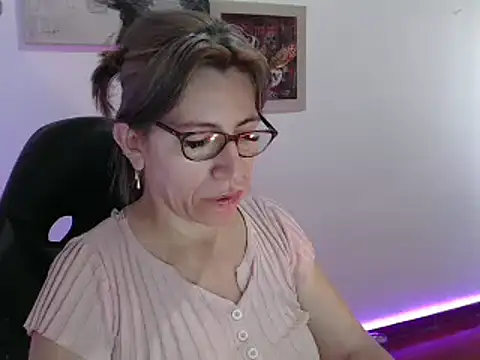 Chayla Ruiz online show from 12.19.24