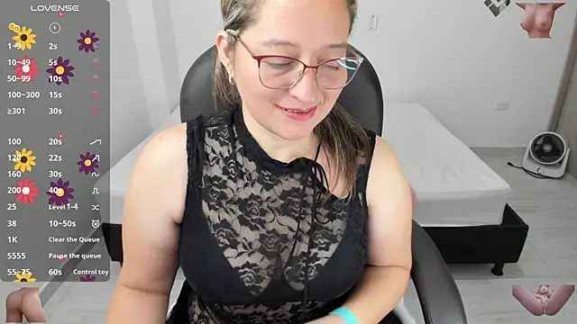 Snapshot of alejandra_milf_ chatting on 02.15.25 alejandra milf online show from 02.15.25