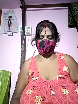 Snapshot of parioo7 chatting on 10.30.25 parioo7 online show from 10.30.25