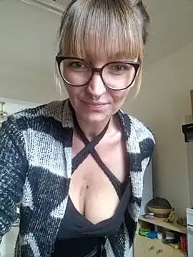 MissMialicious online show from 02.28.25