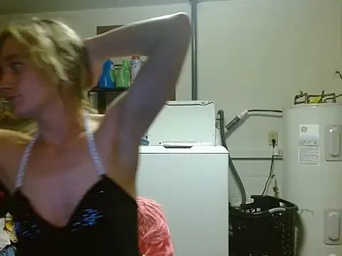 Snapshot of missymilf chatting on 10.12.25 missymilf online show from 10.12.25