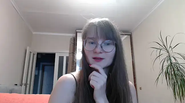 Snapshot of KiraGoldens chatting on 12.12.24 KiraGoldens online show from 12.12.24