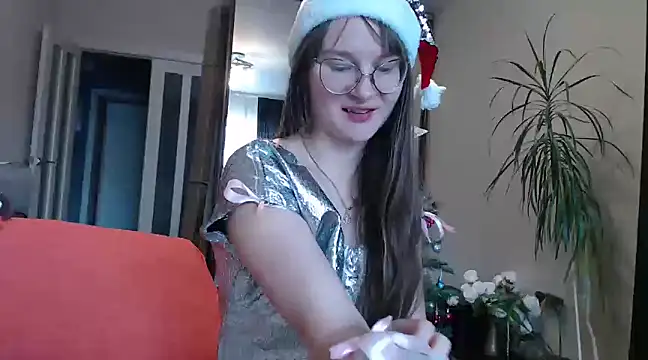 Snapshot of KiraGoldens chatting on 12.26.24 KiraGoldens online show from 12.26.24