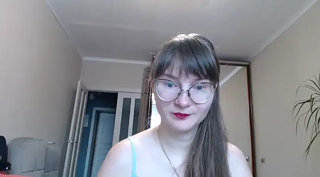 Snapshot of KiraGoldens chatting on 03.19.25 KiraGoldens online show from 03.19.25