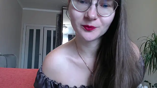 Snapshot of KiraGoldens chatting on 09.13.25 KiraGoldens online show from 09.13.25