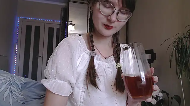 KiraGoldens online show from 09.30.25