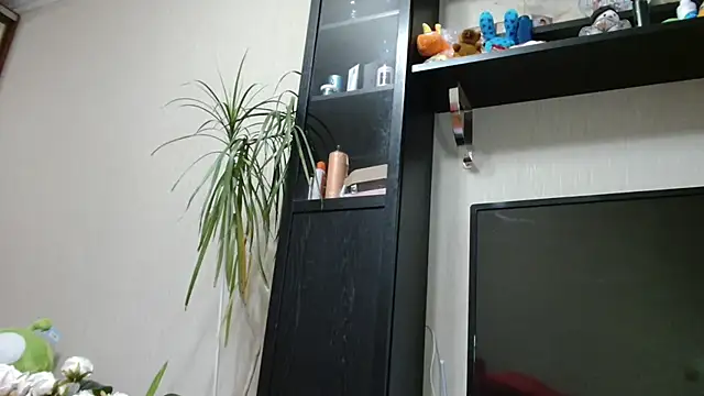 KiraGoldens online show from 12.16.25