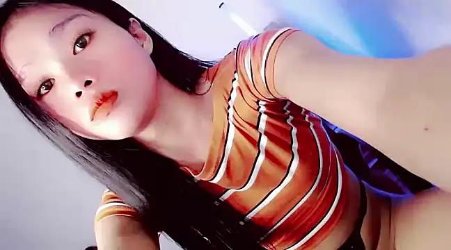 amomentoflust69 online show from 01.18.25