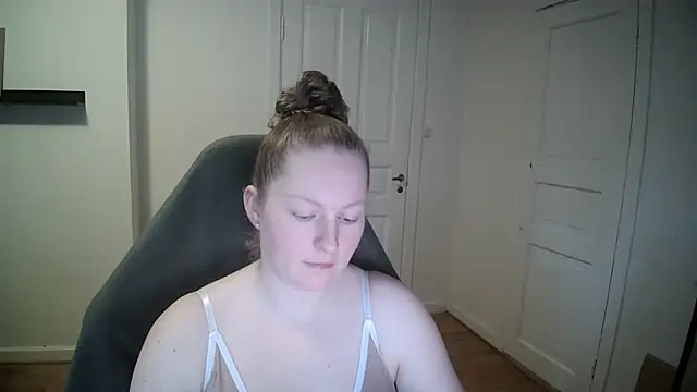 Girlnina-1995 online show from 02.05.25