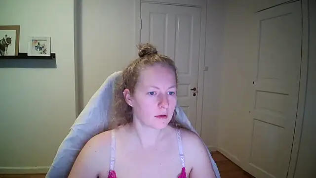 Girlnina-1995 online show from 10.13.25