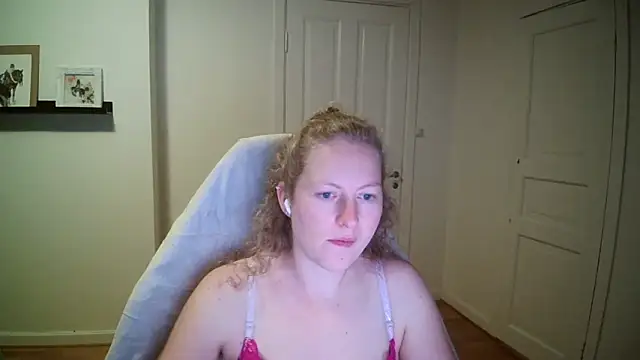 Girlnina-1995 online show from 10.13.25