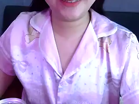 Snapshot of Bee_2k chatting on 02.13.26 Bee 2k online show from 02.13.26