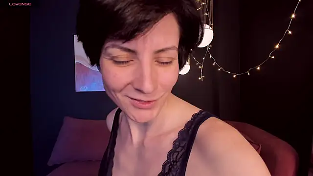 Snapshot of LorenDaze chatting on 02.11.25 LorenDaze online show from 02.11.25