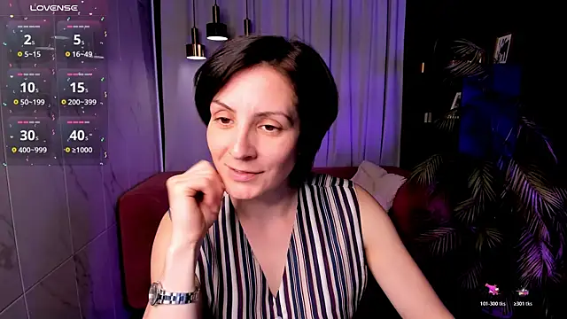 Snapshot of LorenDaze chatting on 06.25.26 LorenDaze online show from 06.25.26