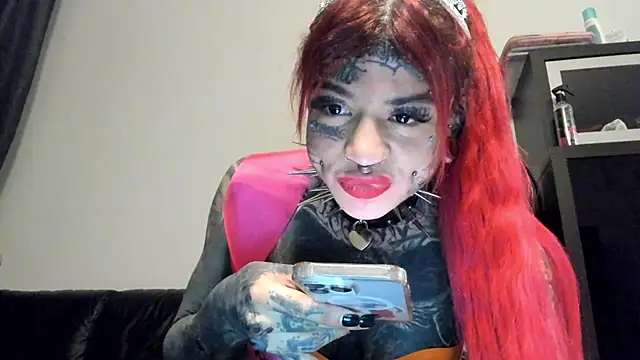 Snapshot of tamarapervert chatting on 02.13.25 tamarapervert online show from 02.13.25