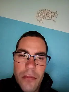 Snapshot of sasekSLO chatting on 10.27.25 sasekSLO online show from 10.27.25