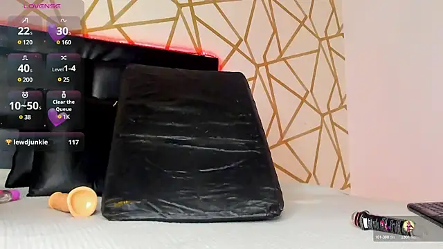 Snapshot of EmilyyRosee_ chatting on 01.31.25 EmilyyRosee online show from 01.31.25