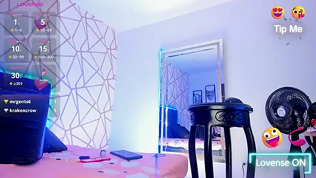 Snapshot of EmilyyRosee_ chatting on 02.05.25 EmilyyRosee online show from 02.05.25