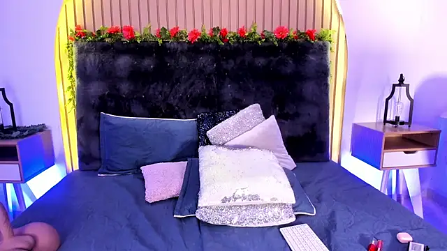Karlagonzales  online show from 02.14.25