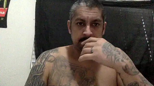 Snapshot of Vision1285 chatting on 01.03.25 Vision1285 online show from 01.03.25
