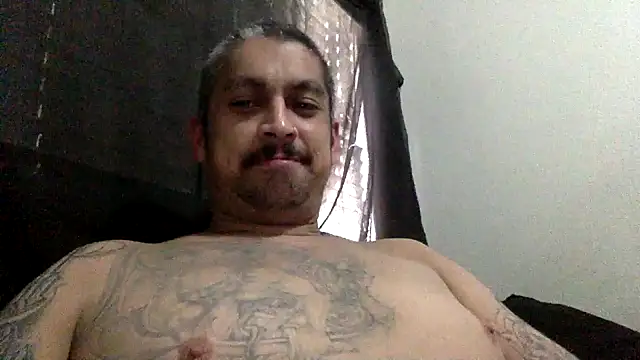 Snapshot of Vision1285 chatting on 01.04.25 Vision1285 online show from 01.04.25