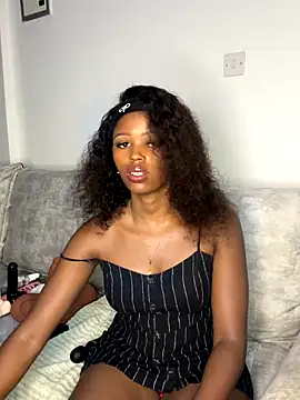 Snapshot of peeky_pinky chatting on 11.08.25 peeky pinky online show from 11.08.25