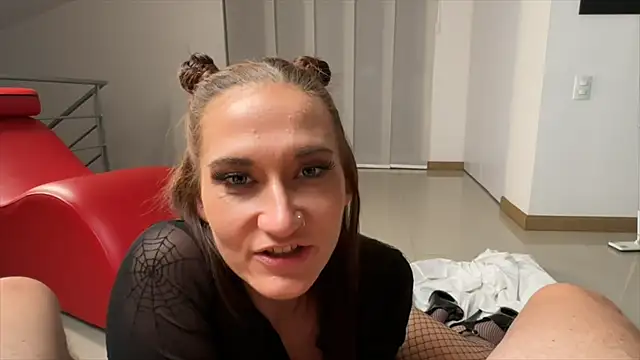 Snapshot of RhiCon chatting on 10.27.25 RhiCon online show from 10.27.25