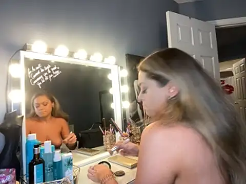 Snapshot of Alexaluxee chatting on 10.18.25 Alexaluxee online show from 10.18.25