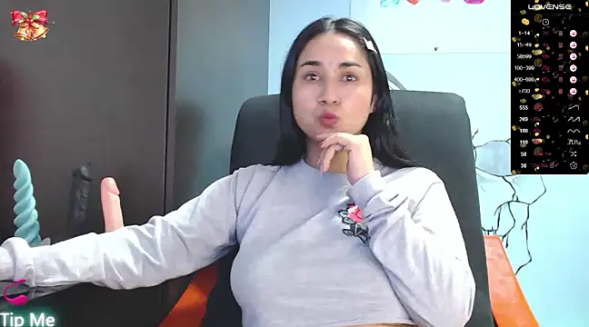 Annyee1 online show from 12.19.24