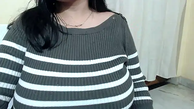 Snapshot of HOT_CHILLY chatting on 11.17.25 HOT CHILLY online show from 11.17.25