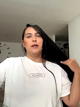 Snapshot of kendall_52 chatting on 09.30.25 kendall 52 online show from 09.30.25