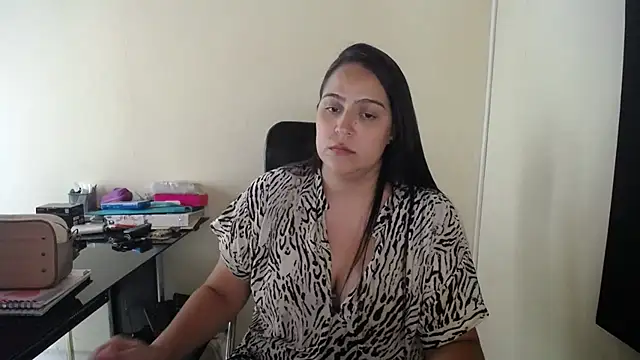 Snapshot of kendall_52 chatting on 10.07.25 kendall 52 online show from 10.07.25