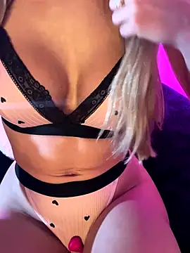 ladamoon online show from 11.25.25