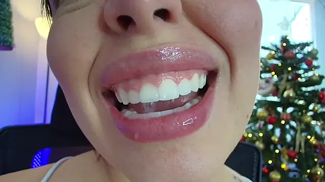 lisbet21x online show from 12.18.24