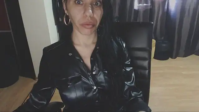 Snapshot of GoldenSasha chatting on 02.26.25 GoldenSasha online show from 02.26.25