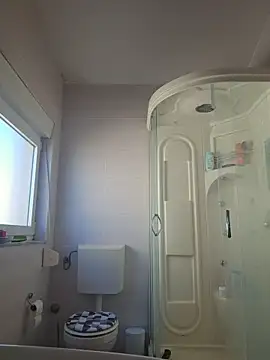 Snapshot of U_prolazu chatting on 04.05.26 U prolazu online show from 04.05.26