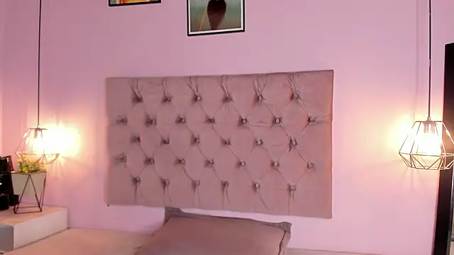 Snapshot of Zafiiraa chatting on 01.11.25 Zafiiraa online show from 01.11.25
