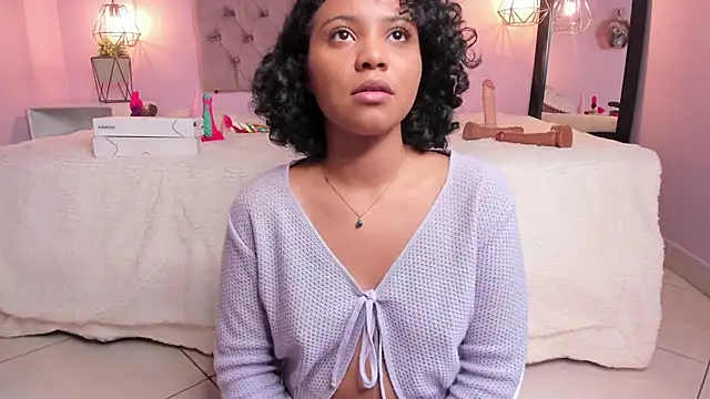 Snapshot of Zafiiraa chatting on 01.22.25 Zafiiraa online show from 01.22.25