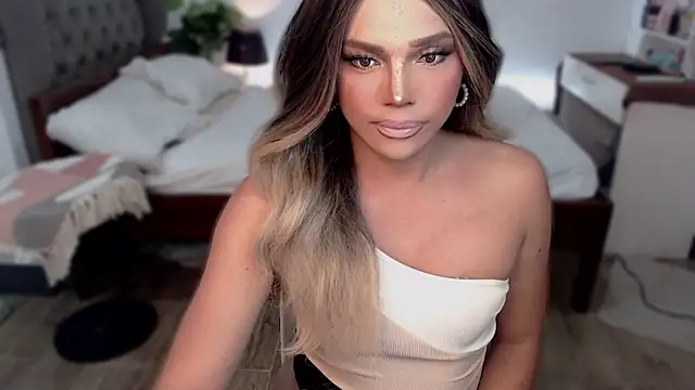 Snapshot of liaa_lurrecams chatting on 10.24.25 liaa lurrecams online show from 10.24.25