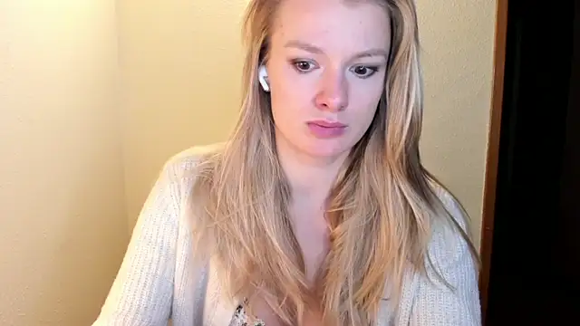 Snapshot of Annloveyou chatting on 12.18.24 Annloveyou online show from 12.18.24