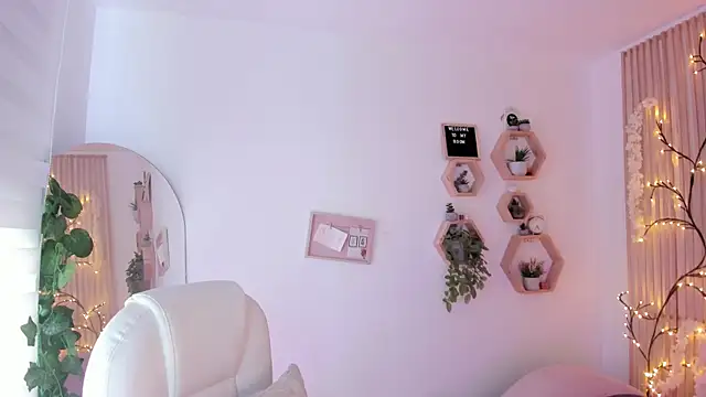 Snapshot of paulinacostello chatting on 10.10.25 paulinacostello online show from 10.10.25