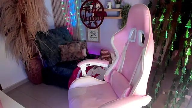 Snapshot of lena_paulxo chatting on 12.20.24 lena paulxo online show from 12.20.24