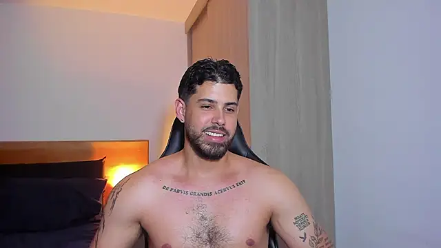 Snapshot of Justyn_Torres chatting on 12.04.24 Justyn Torres online show from 12.04.24