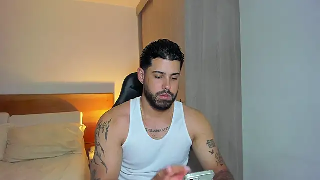 Snapshot of Justyn_Torres chatting on 01.08.25 Justyn Torres online show from 01.08.25
