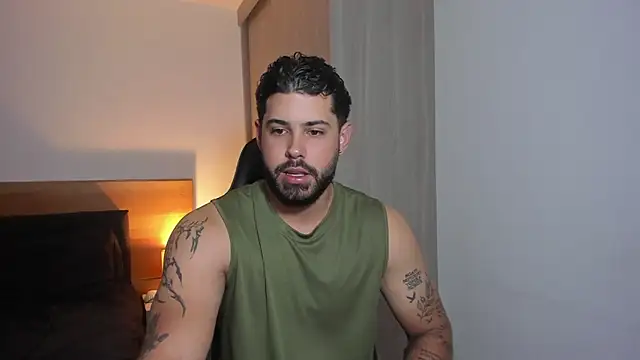 Snapshot of Justyn_Torres chatting on 01.12.25 Justyn Torres online show from 01.12.25